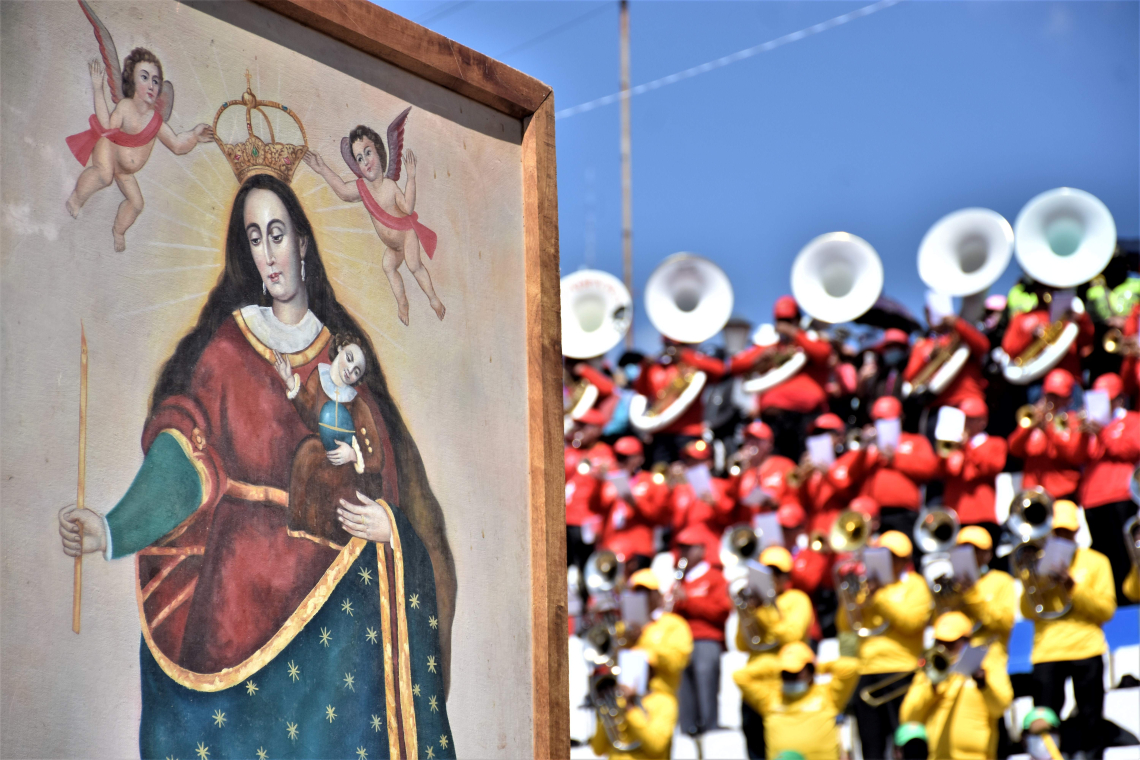 Oruro se postra con fe y devoción ante la Virgen del Socavón